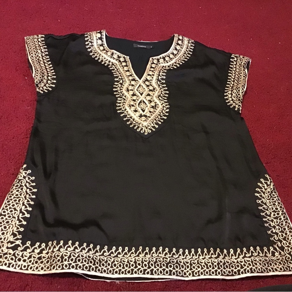 THEME SZ M WOMENS BLACK & GOLD EMBROIDERED TOP BLOUSE EUC POLY